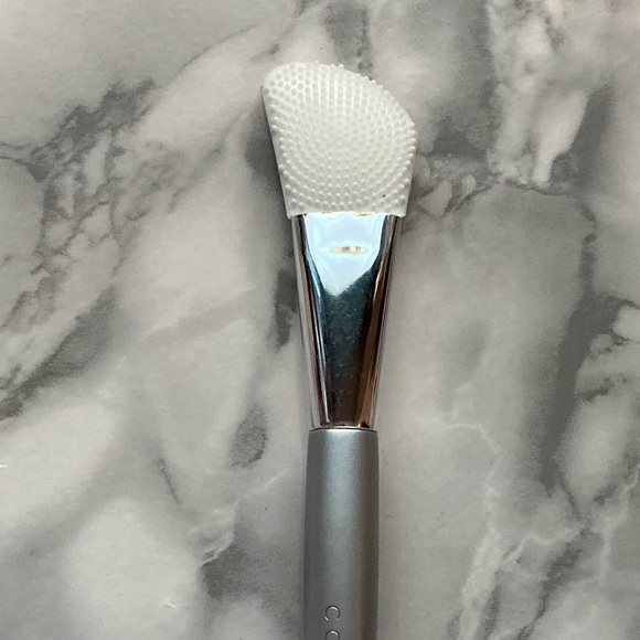 Cosmetix Dual Sided Mask Applicator Tool - Picture 3 of 5